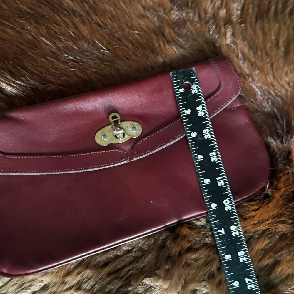 Vintage 1970s Etienne Aigner Clutch - Picture 6 of 11